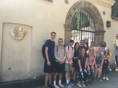 YSU students in front of the Remu Synagogue in Cracow